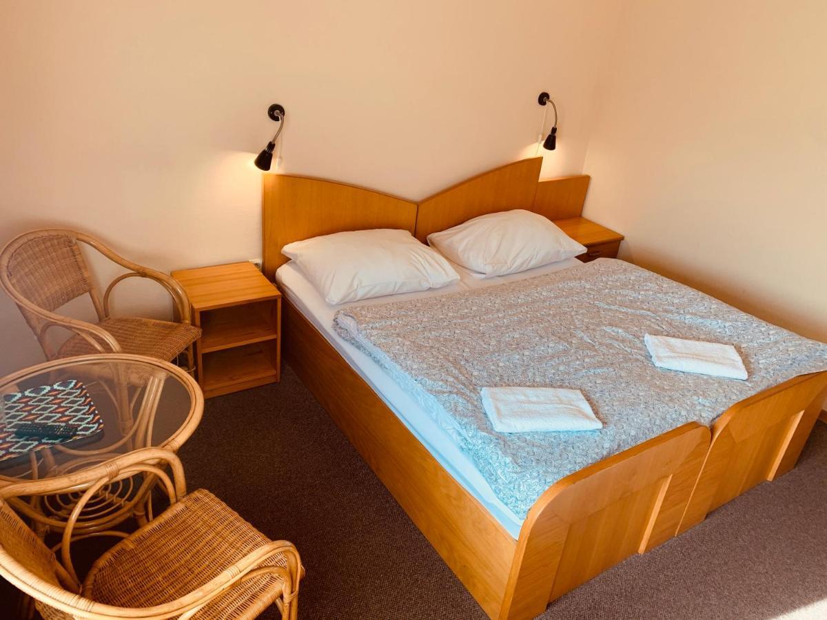 Orlik Rejviz Hotel Buitenkant foto