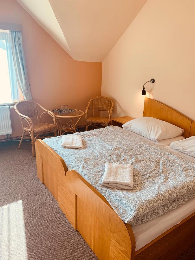 Orlik Rejviz Hotel Buitenkant foto