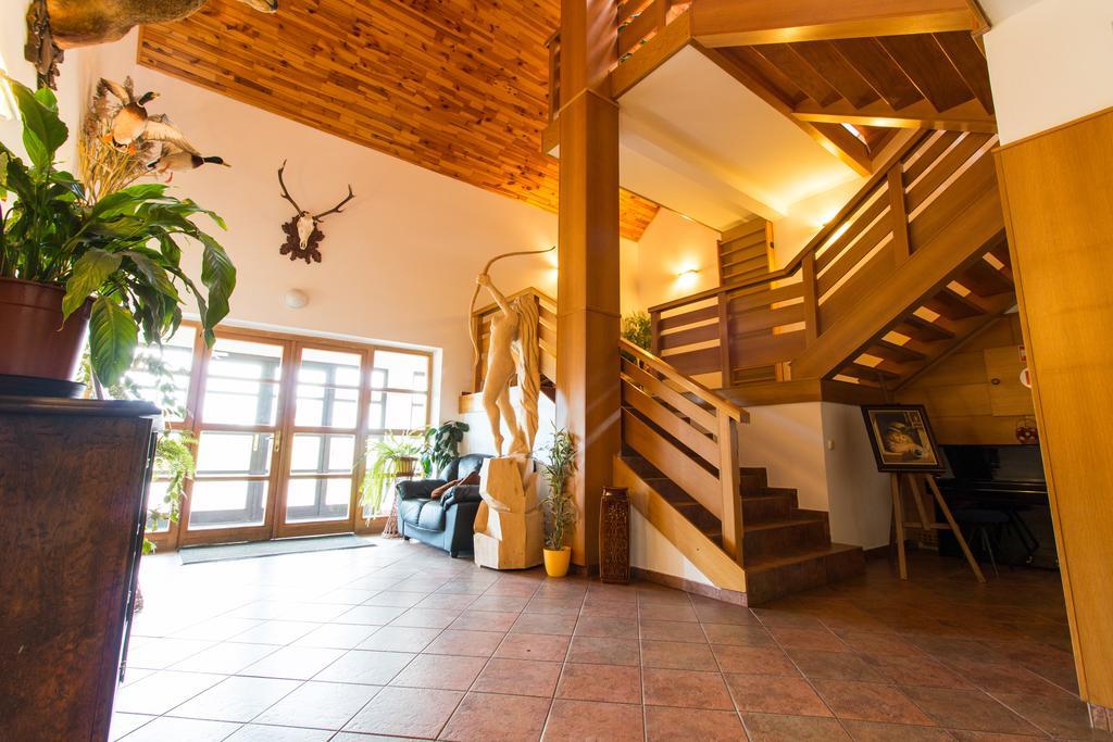Orlik Rejviz Hotel Buitenkant foto