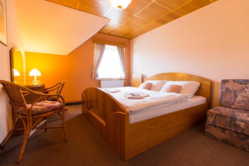 Orlik Rejviz Hotel Buitenkant foto