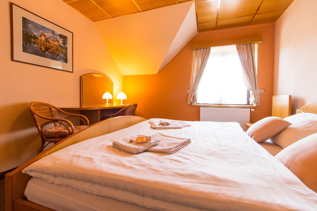 Orlik Rejviz Hotel Buitenkant foto