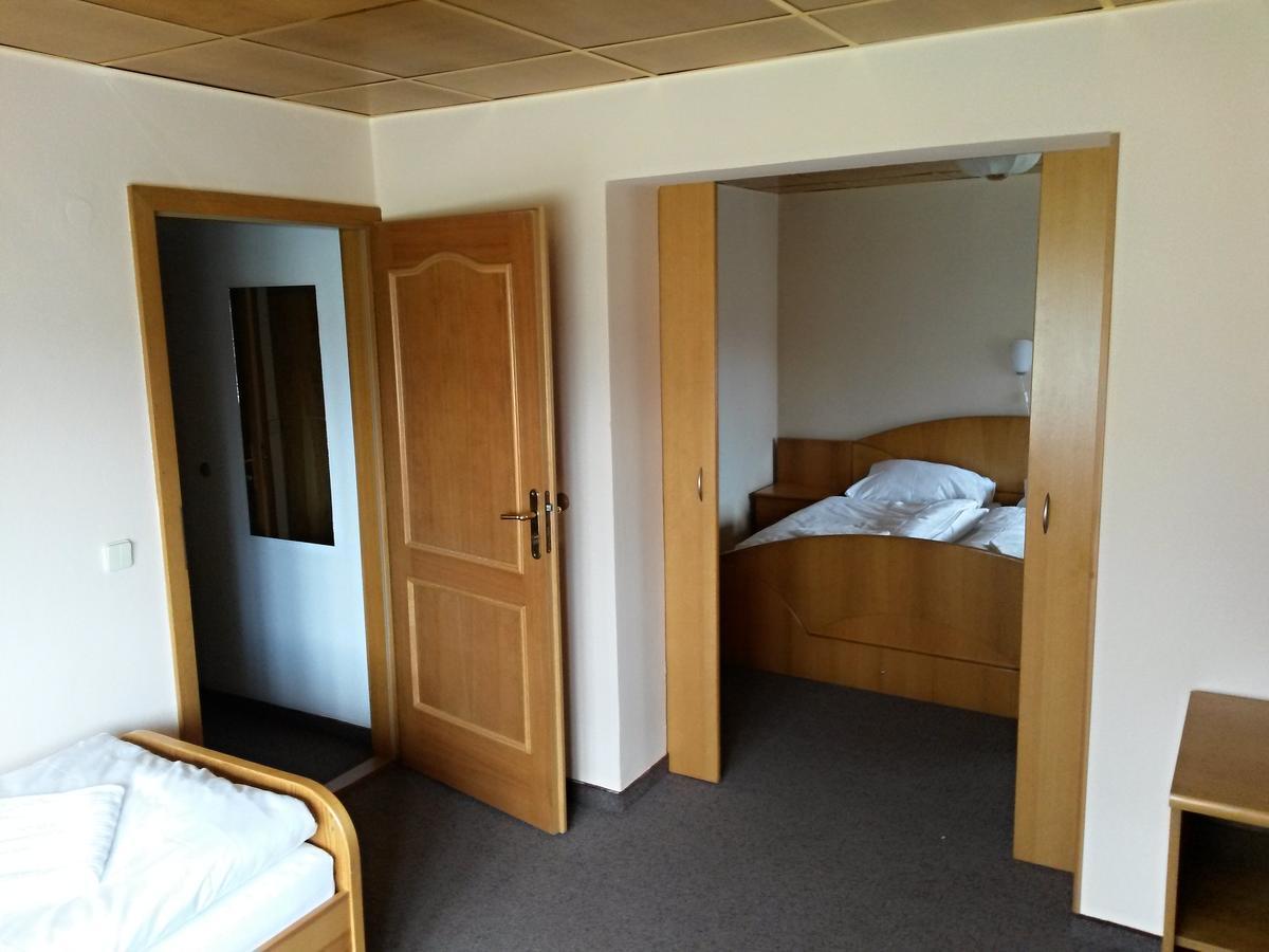Orlik Rejviz Hotel Buitenkant foto