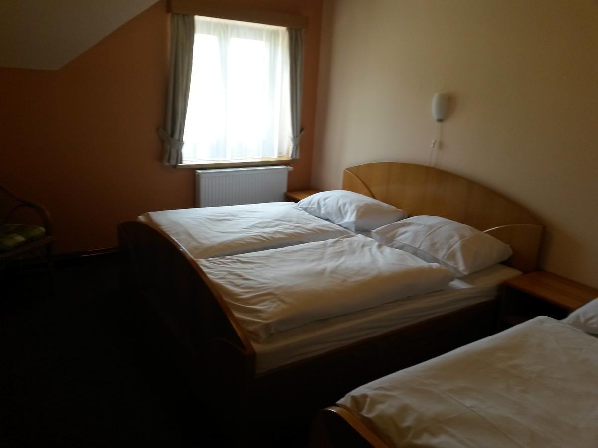 Orlik Rejviz Hotel Buitenkant foto
