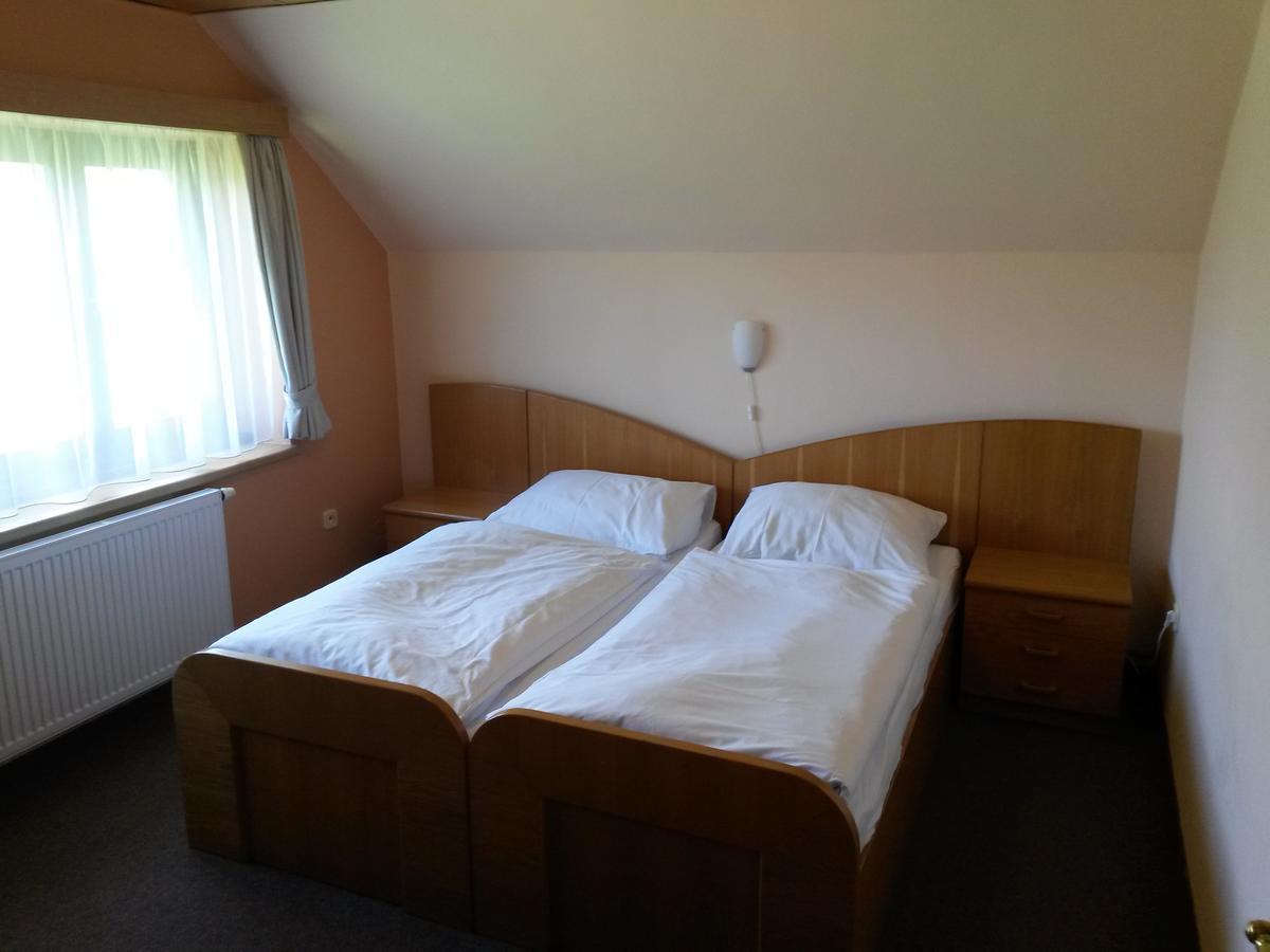 Orlik Rejviz Hotel Buitenkant foto